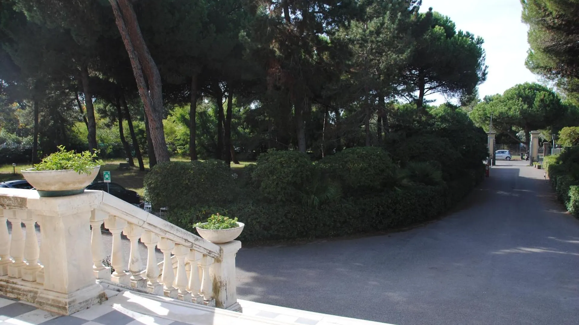 Sacro Cuore Hotel Marina di Massa 3*,  İtalya